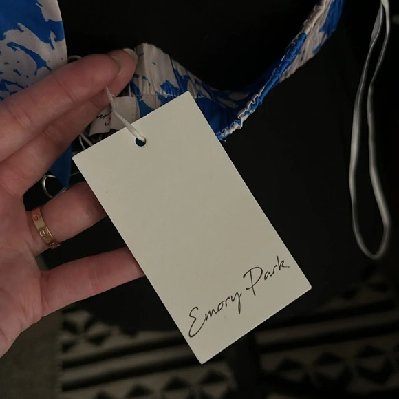 NWT MANILA HALTERNECK CROP TOP BLUE FLORAL - Picture 4 of 4